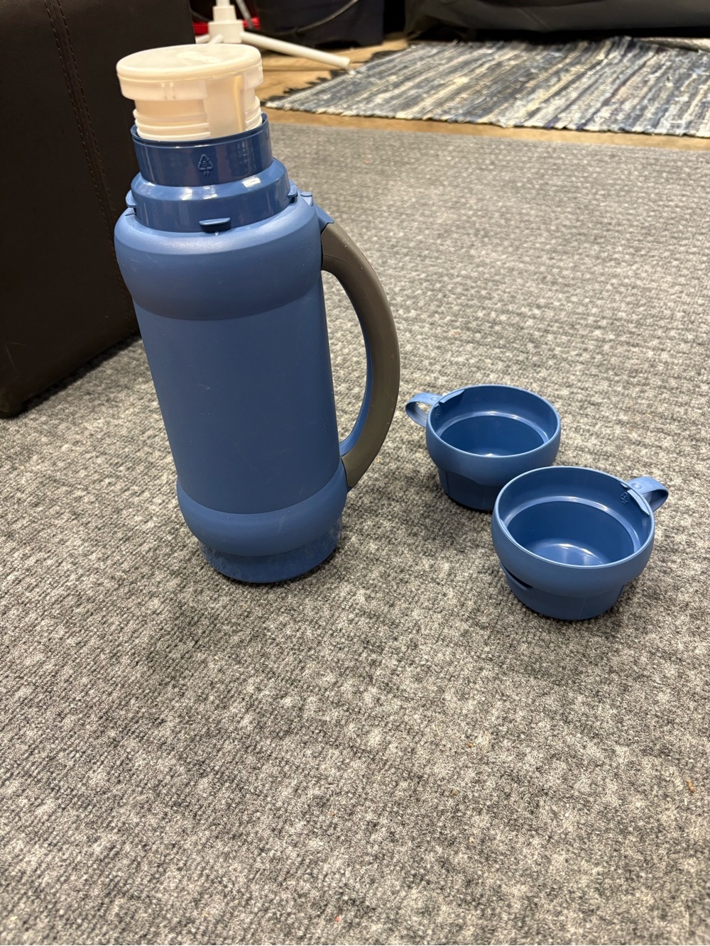 Thermos Blue Insulated Bottle with Gray Handle and Two Blue Cups